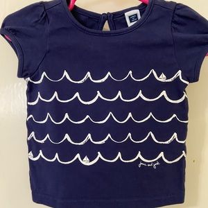 Girls’ navy blue t-shirt with wave design